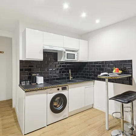 Bnbnova - Louvre & Tuileries Gardens Paris